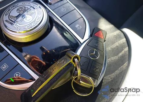 2019 Mercedes-Benz Glc 300 Coupe 4Matic z USA, uszkodzony, nr VIN WDC0J4KB4KF588689